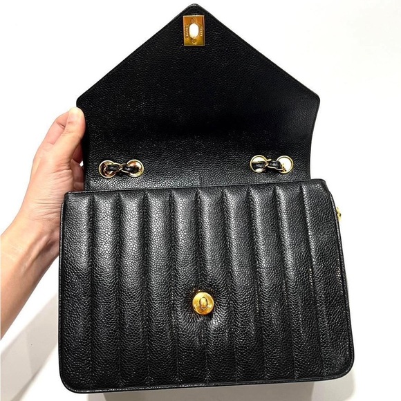 Gorgous VINTAGE Super RARE Chanel envelope flap 24k ghw BLACK CAVIAR - Picture 6 of 16